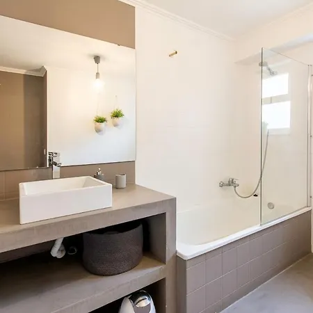 Stylish 3 Bedroom In By Innkeeper *